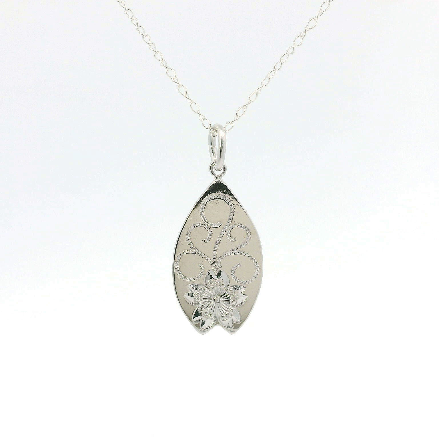 フラッグシップ鎌倉店・限定　サクラペタルペンダント
￥8,800（税込）
